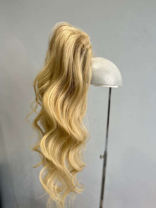 Claw clip Blonde Wavy Pony-tail