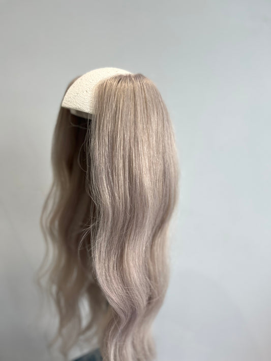 Ash-blonde U-part Clip-in extension