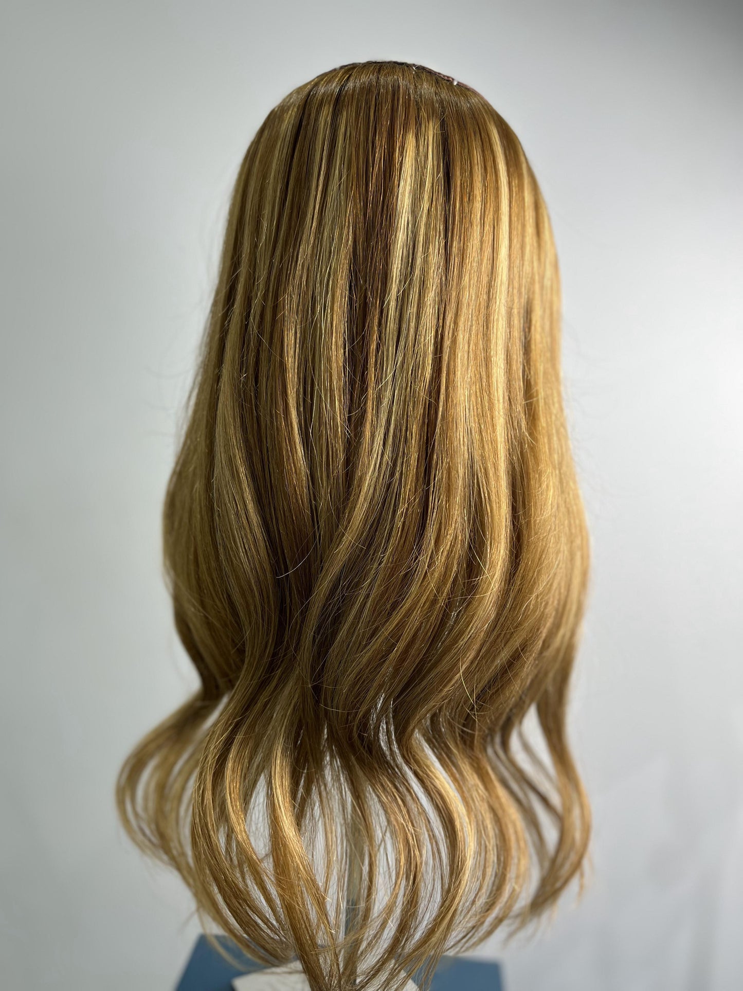 Curved Base blonde Clip-in