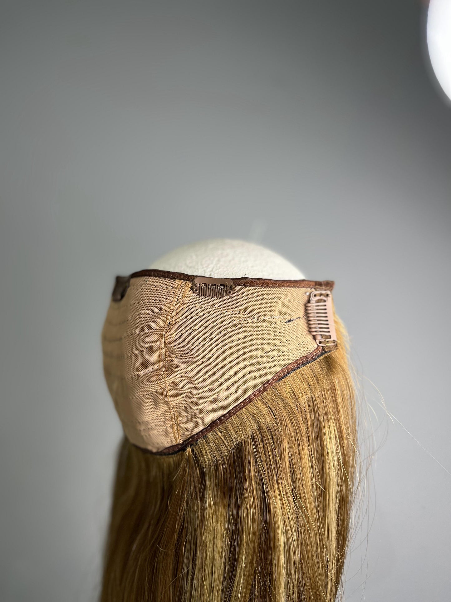 Curved Base blonde Clip-in