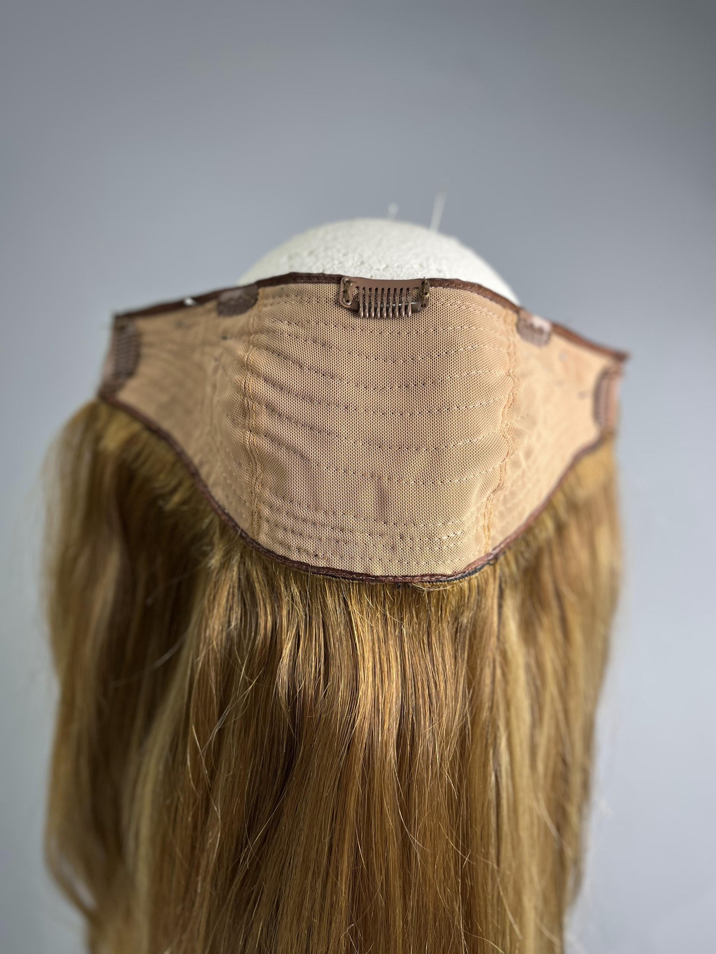 Curved Base blonde Clip-in