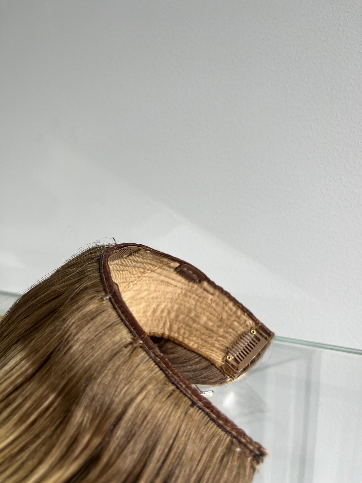 Curved Base blonde Clip-in
