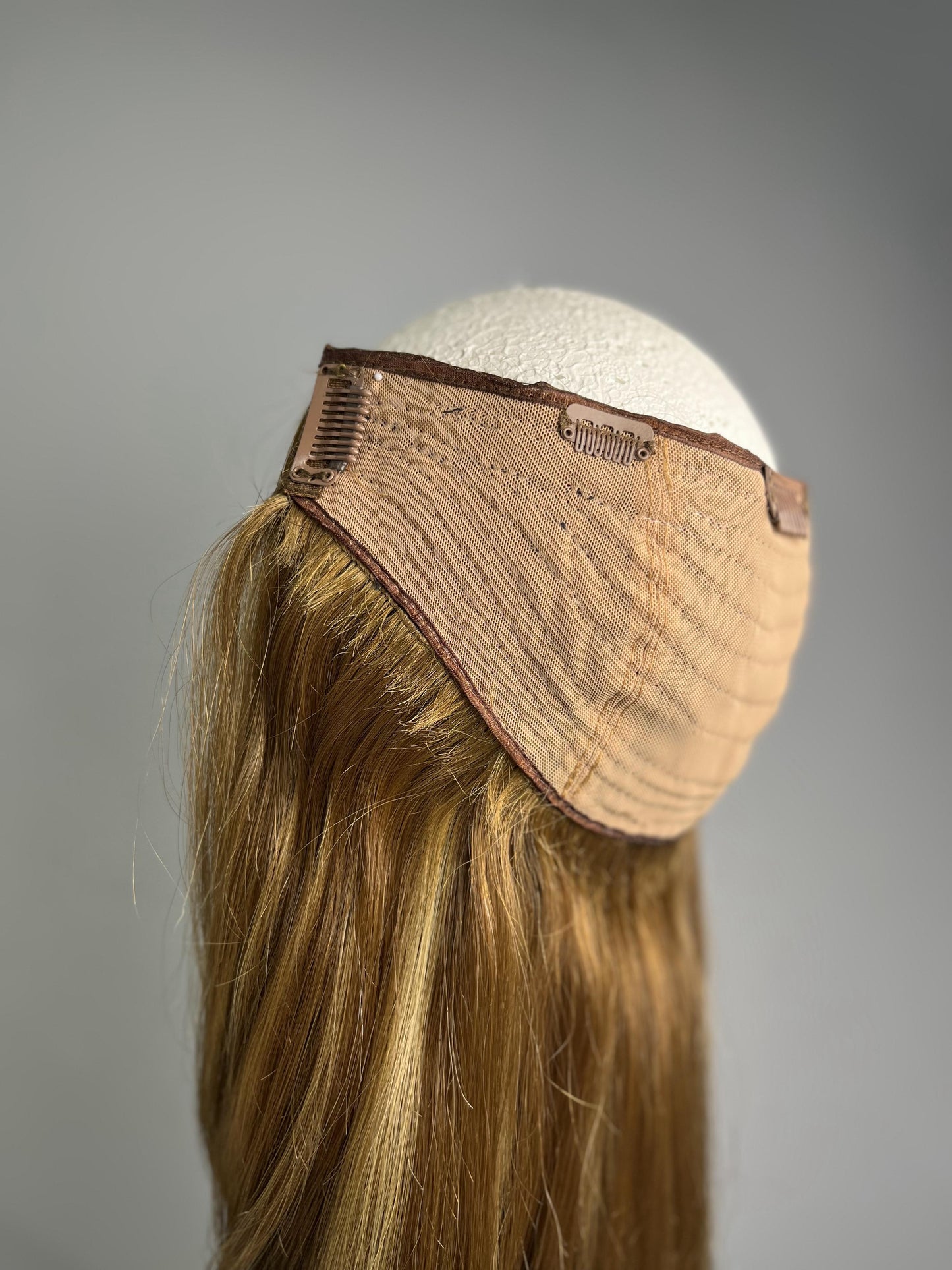 Curved Base blonde Clip-in